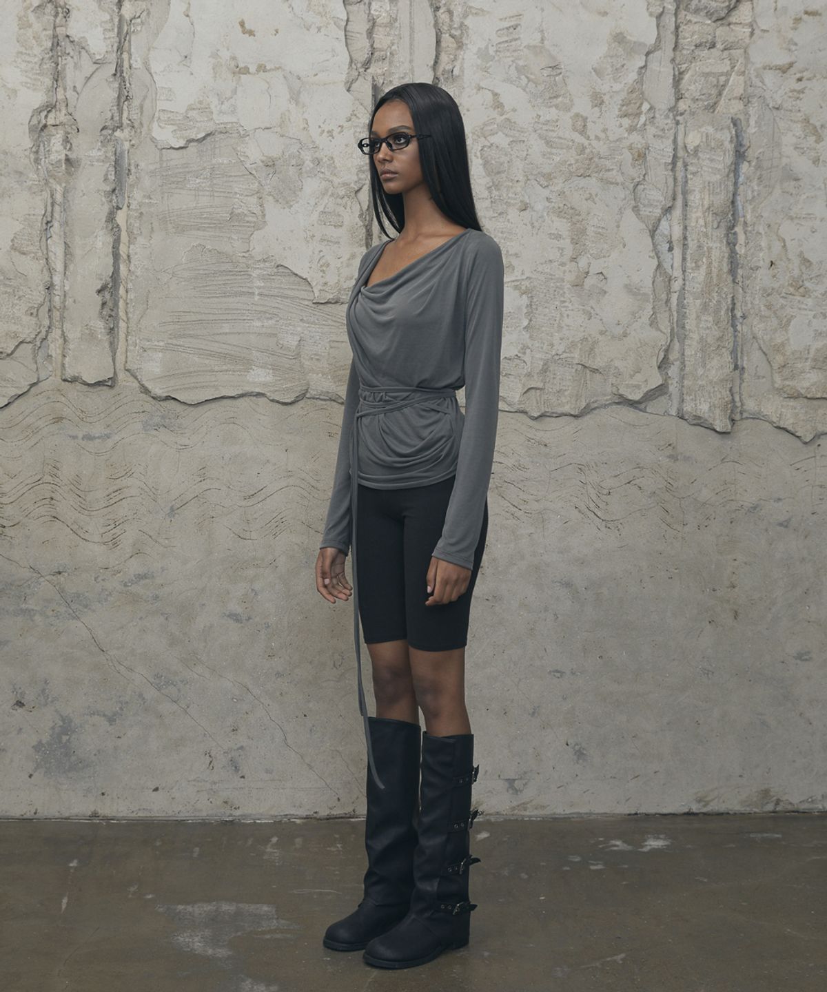 분트(VOONT) Drape Strap Tie Long Sleeve (CHARCOAL)