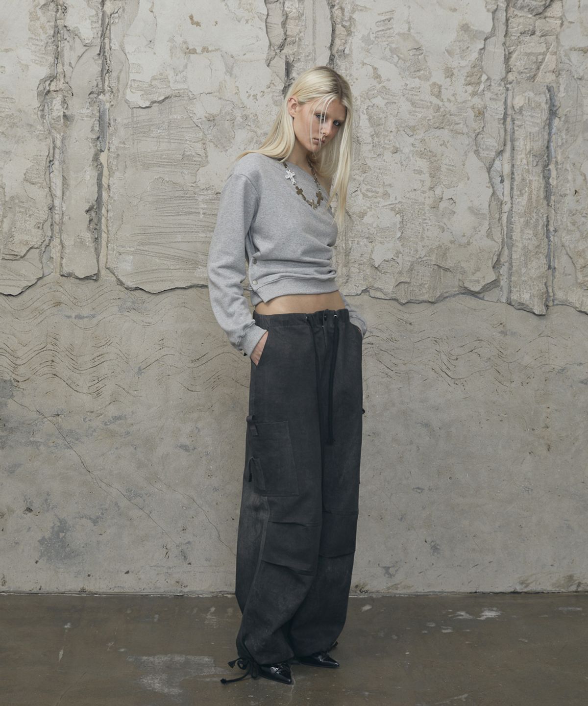 분트(VOONT) One-Shoulder Snap Sweatshirt (GRAY)