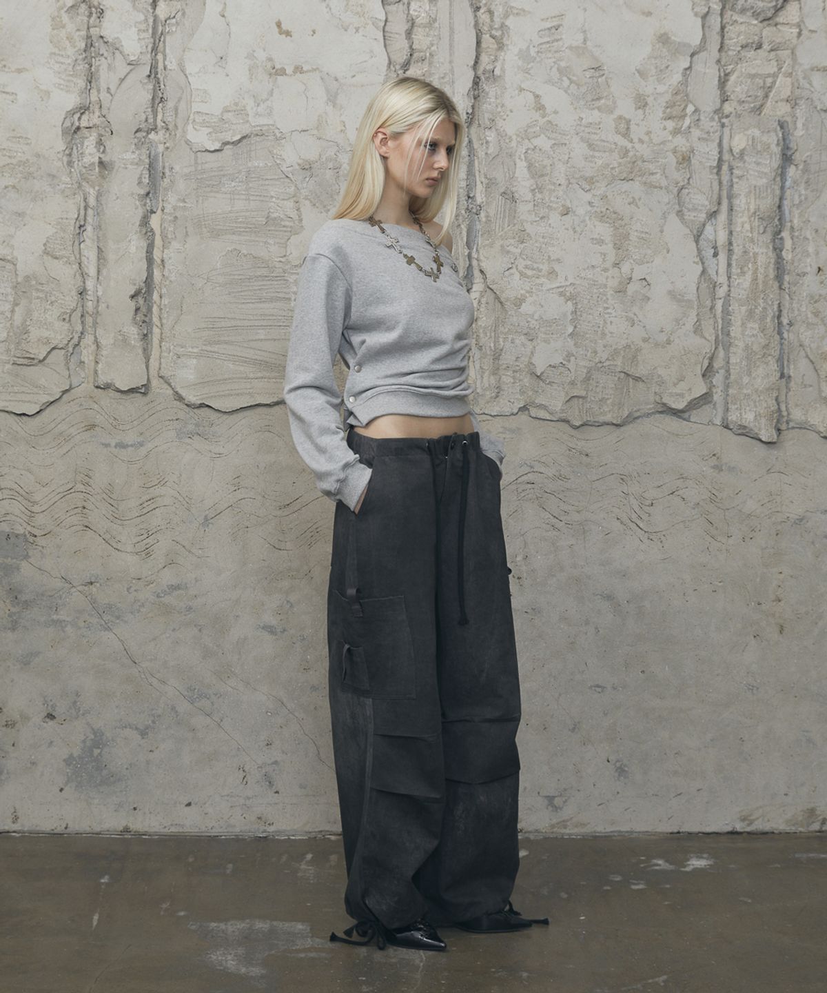 분트(VOONT) One-Shoulder Snap Sweatshirt (GRAY)