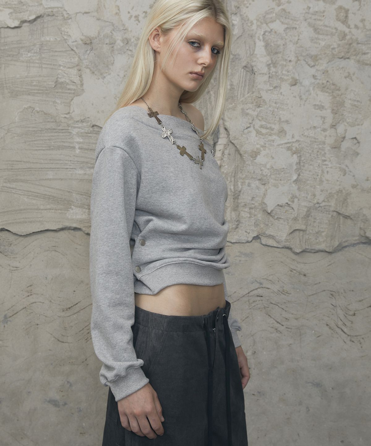분트(VOONT) One-Shoulder Snap Sweatshirt (GRAY)