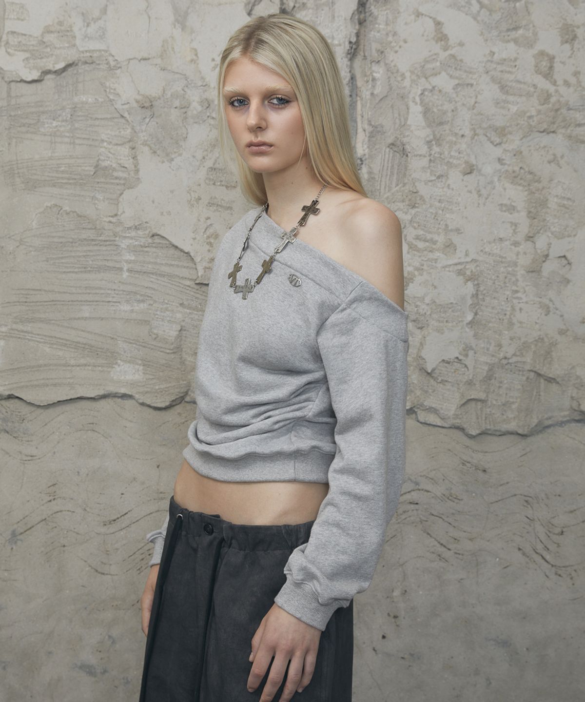 분트(VOONT) One-Shoulder Snap Sweatshirt (GRAY)