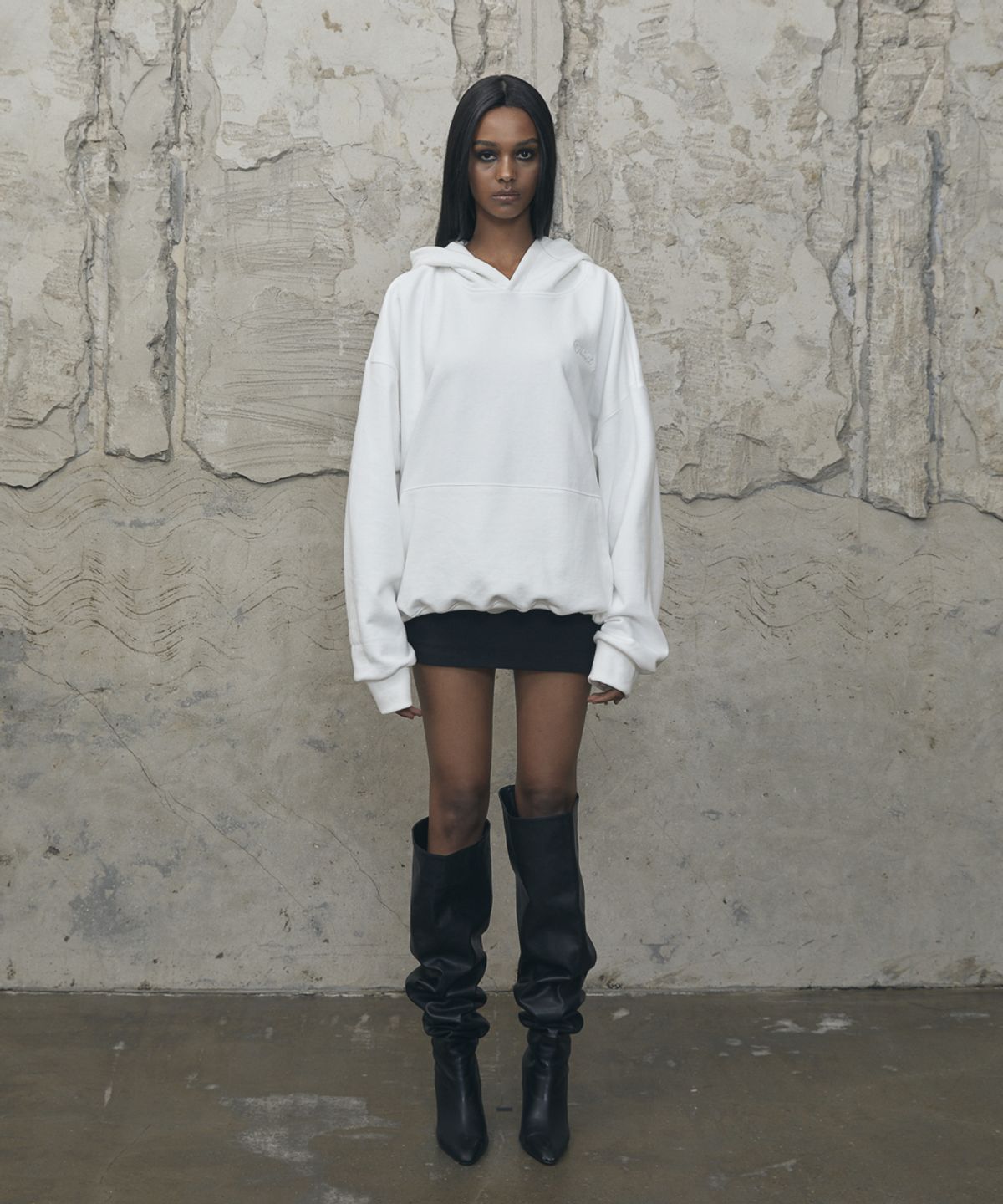분트(VOONT) Metallic Heart Over-Fit Hoodie (IVORY)