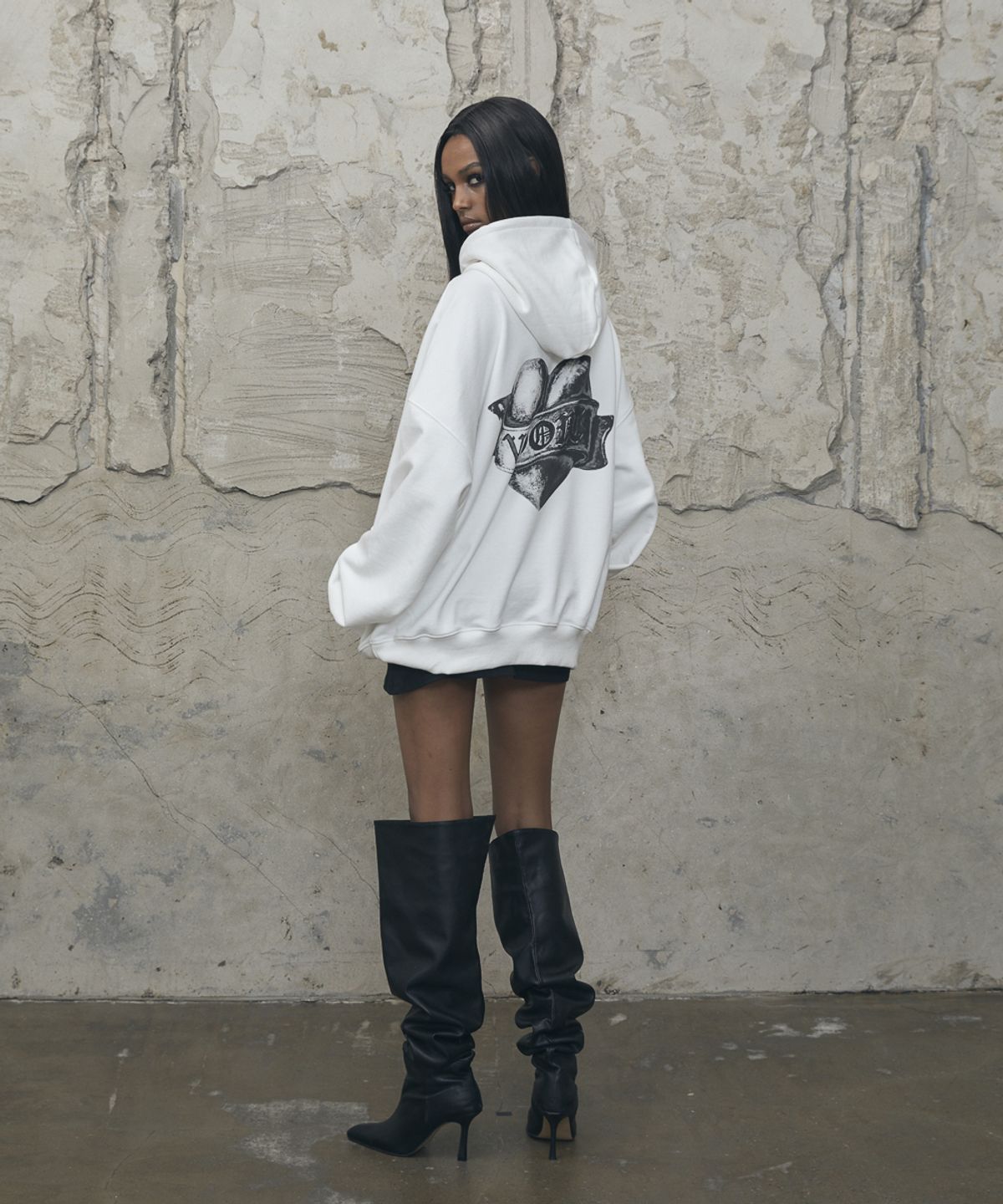 분트(VOONT) Metallic Heart Over-Fit Hoodie (IVORY)
