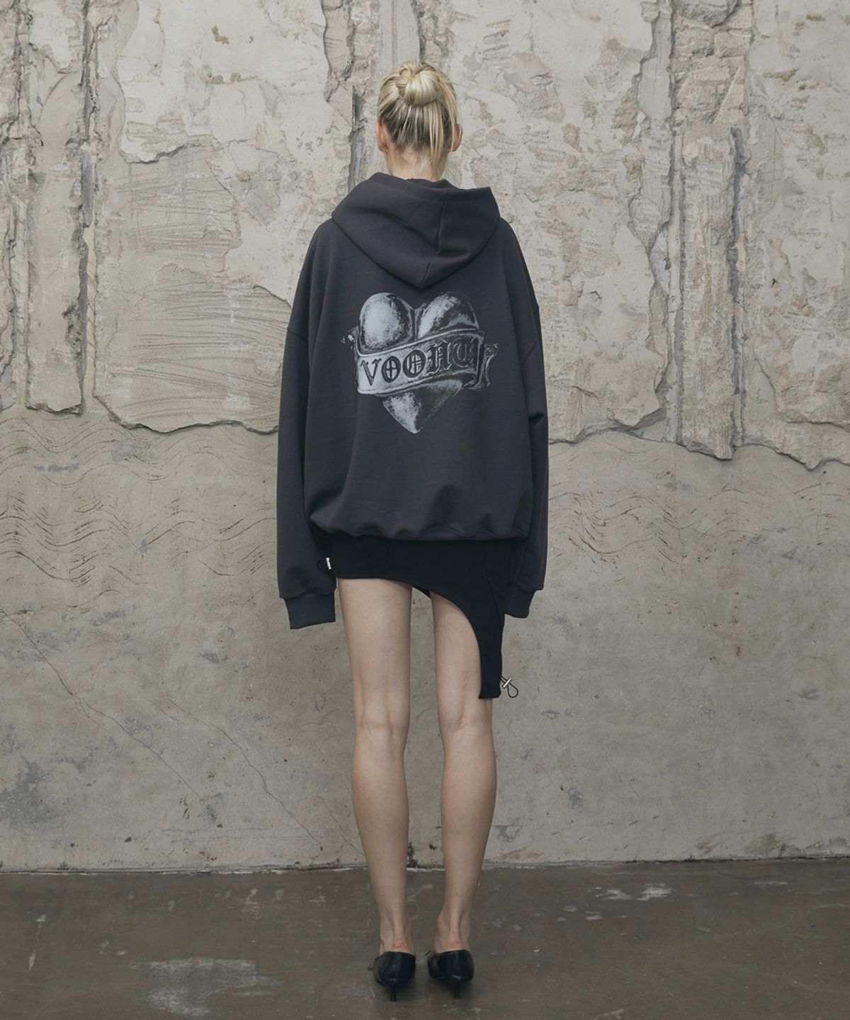 분트(VOONT) Metallic Heart Over-Fit Hoodie (CHARCOAL)
