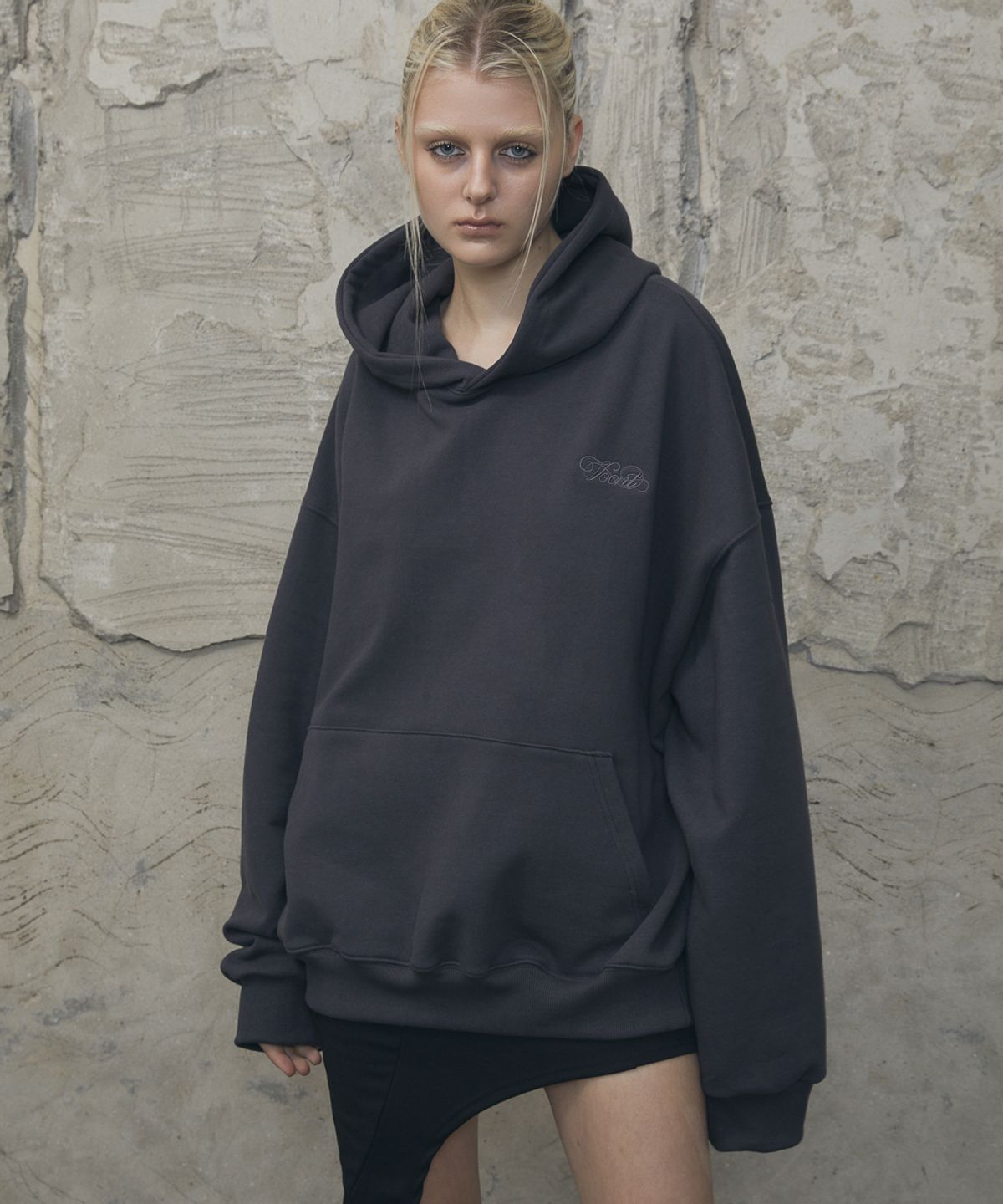 분트(VOONT) Metallic Heart Over-Fit Hoodie (CHARCOAL)