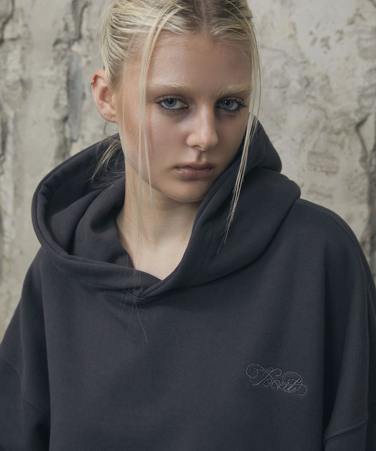 분트(VOONT) Metallic Heart Over-Fit Hoodie (CHARCOAL)