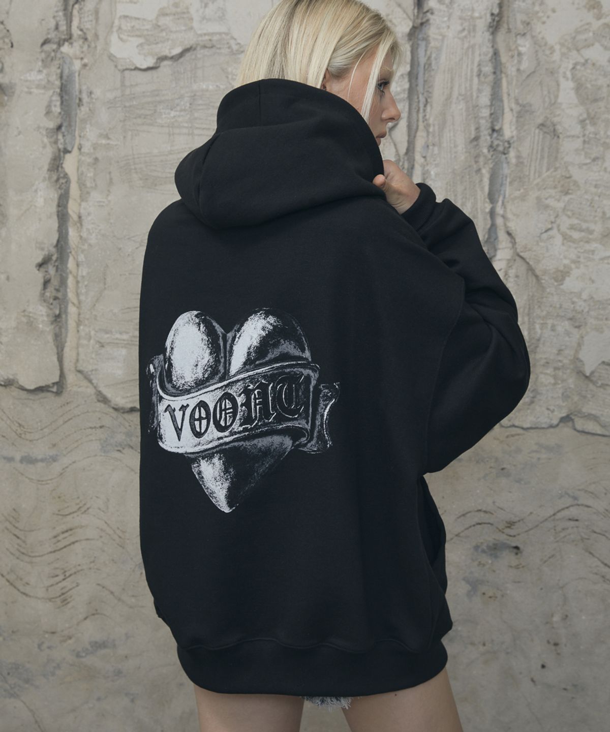 분트(VOONT) Metallic Heart Over-Fit Hoodie (BLACK)