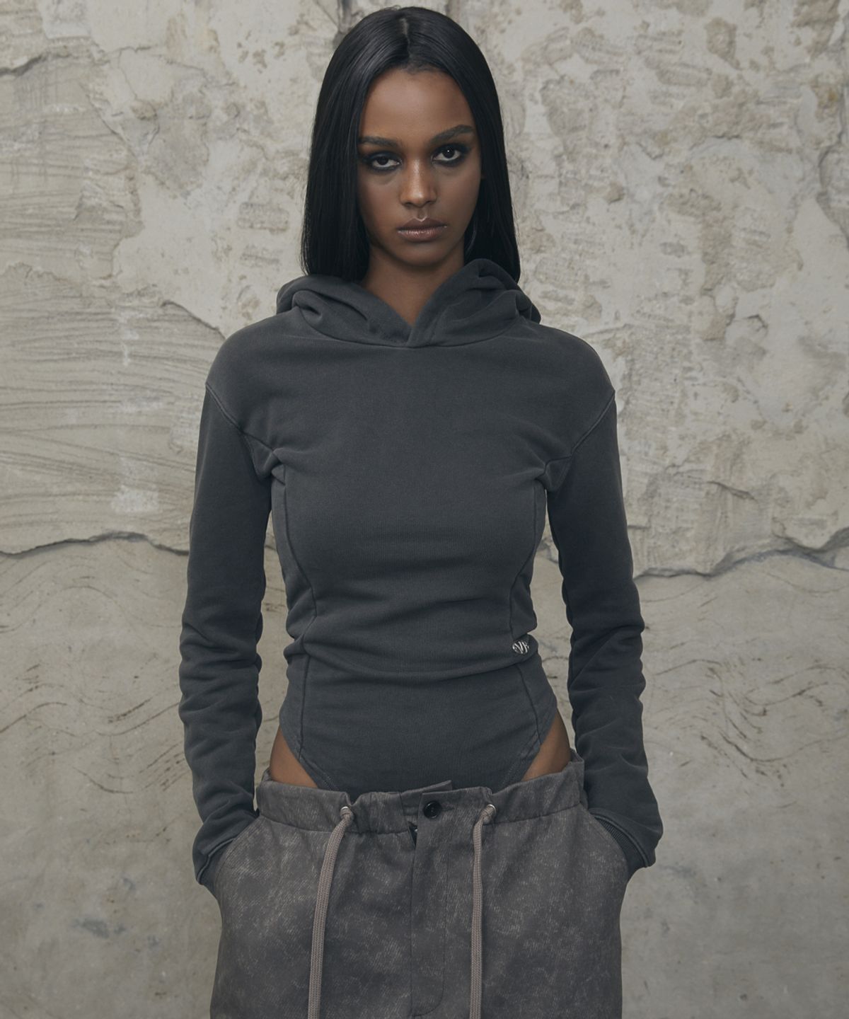 분트(VOONT) Slim-Fit Hood Bodysuit (CHARCOAL)