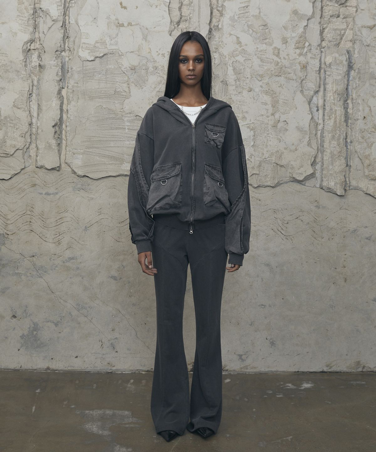 분트(VOONT) Fade Wash Utility Hood Zip-Up (CHARCOAL)