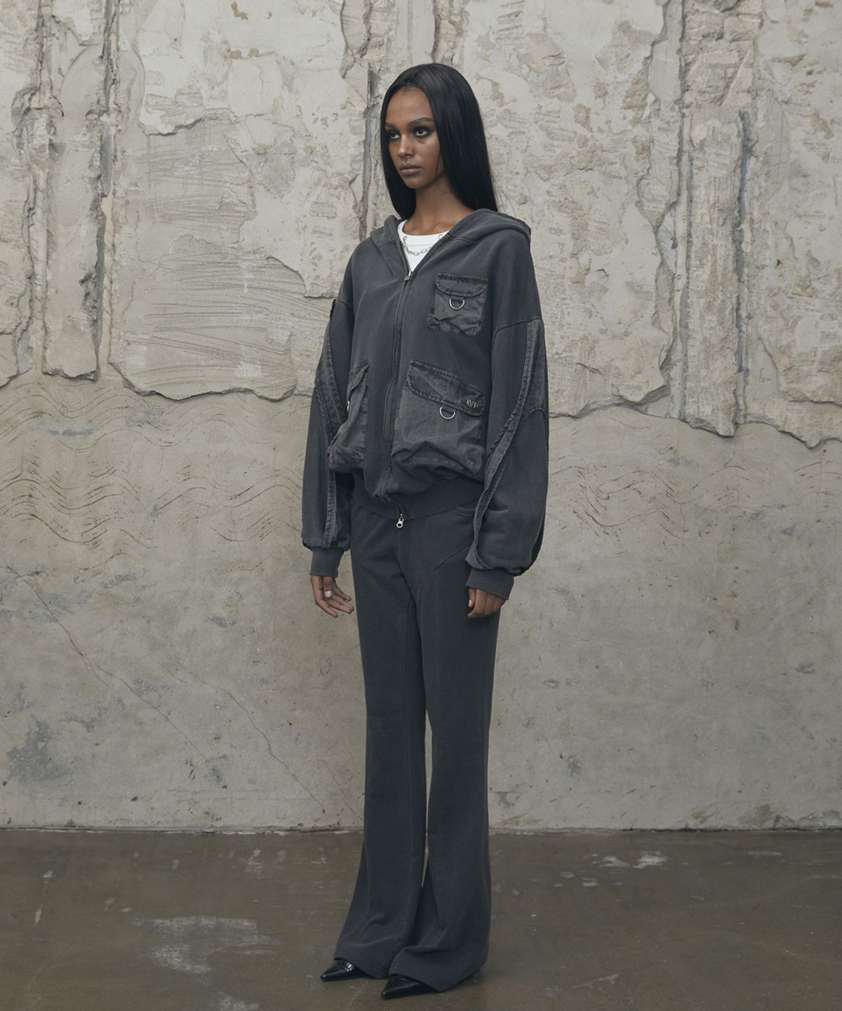 분트(VOONT) Fade Wash Utility Hood Zip-Up (CHARCOAL)