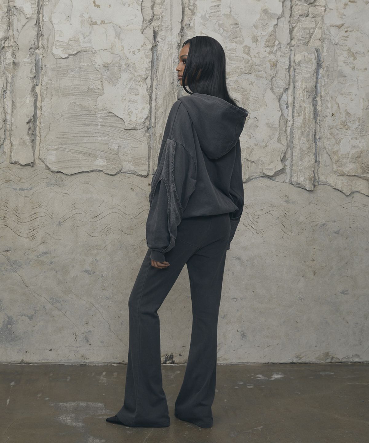 분트(VOONT) Fade Wash Utility Hood Zip-Up (CHARCOAL)