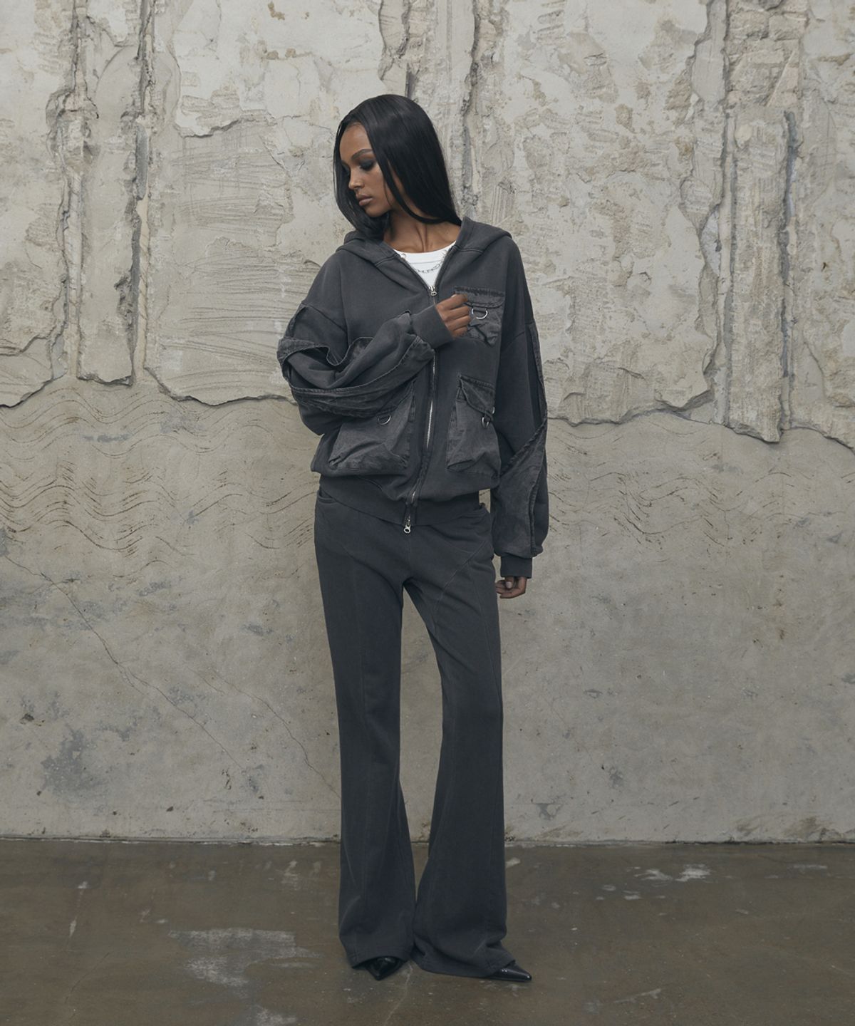 분트(VOONT) Fade Wash Utility Hood Zip-Up (CHARCOAL)