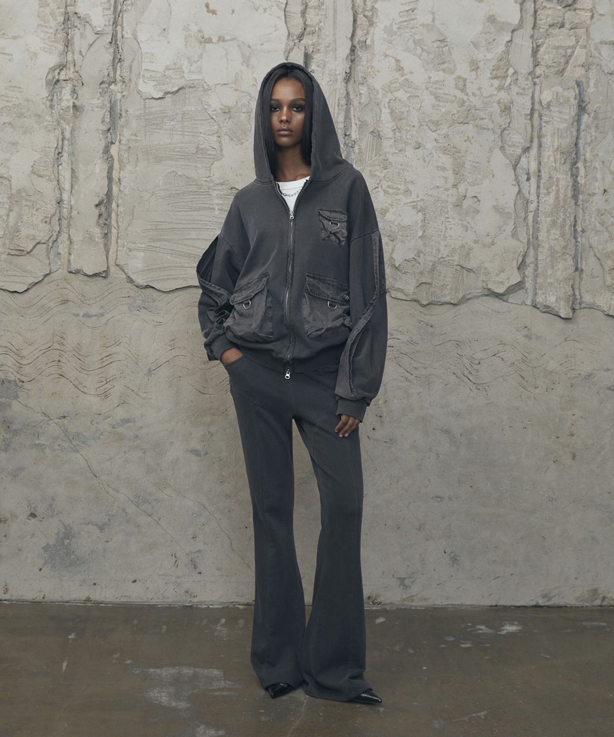 분트(VOONT) Fade Wash Utility Hood Zip-Up (CHARCOAL)
