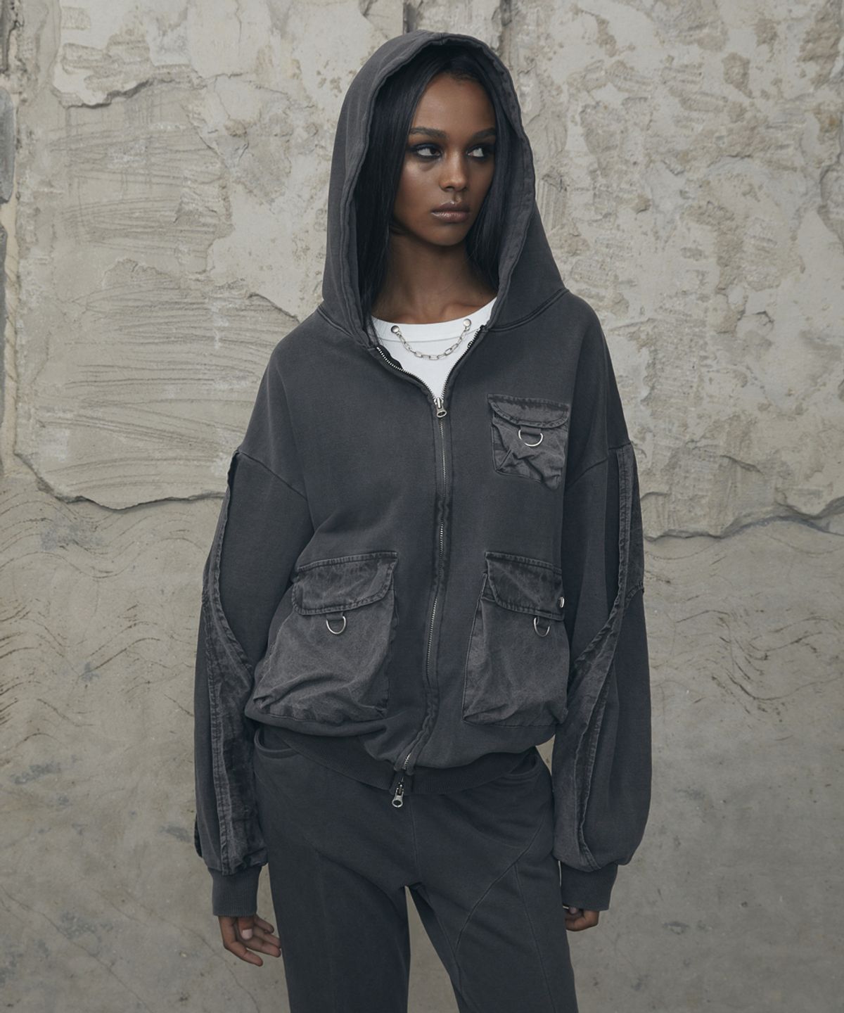 분트(VOONT) Fade Wash Utility Hood Zip-Up (CHARCOAL)