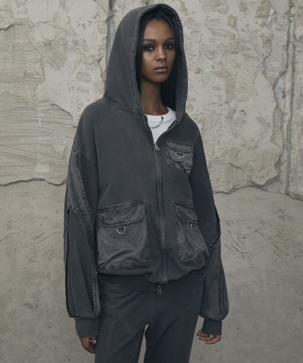 분트(VOONT) Fade Wash Utility Hood Zip-Up (CHARCOAL)