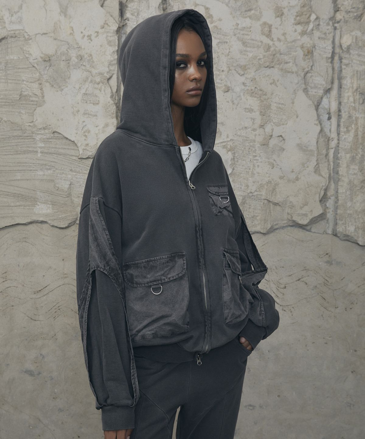 분트(VOONT) Fade Wash Utility Hood Zip-Up (CHARCOAL)