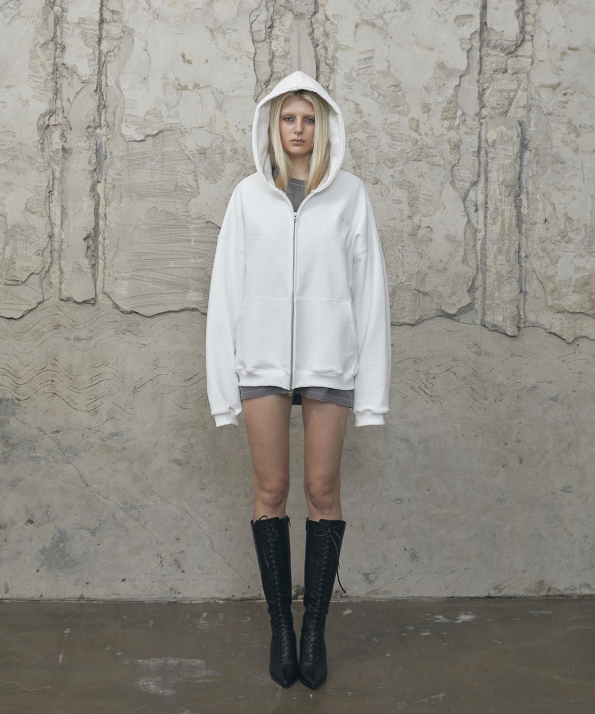 분트(VOONT) Metallic Heart Over-Fit Hood Zip-Up (IVORY)