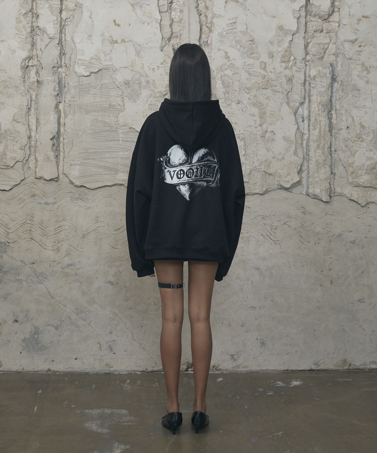 분트(VOONT) Metallic Heart Over-Fit Hood Zip-Up (BLACK)