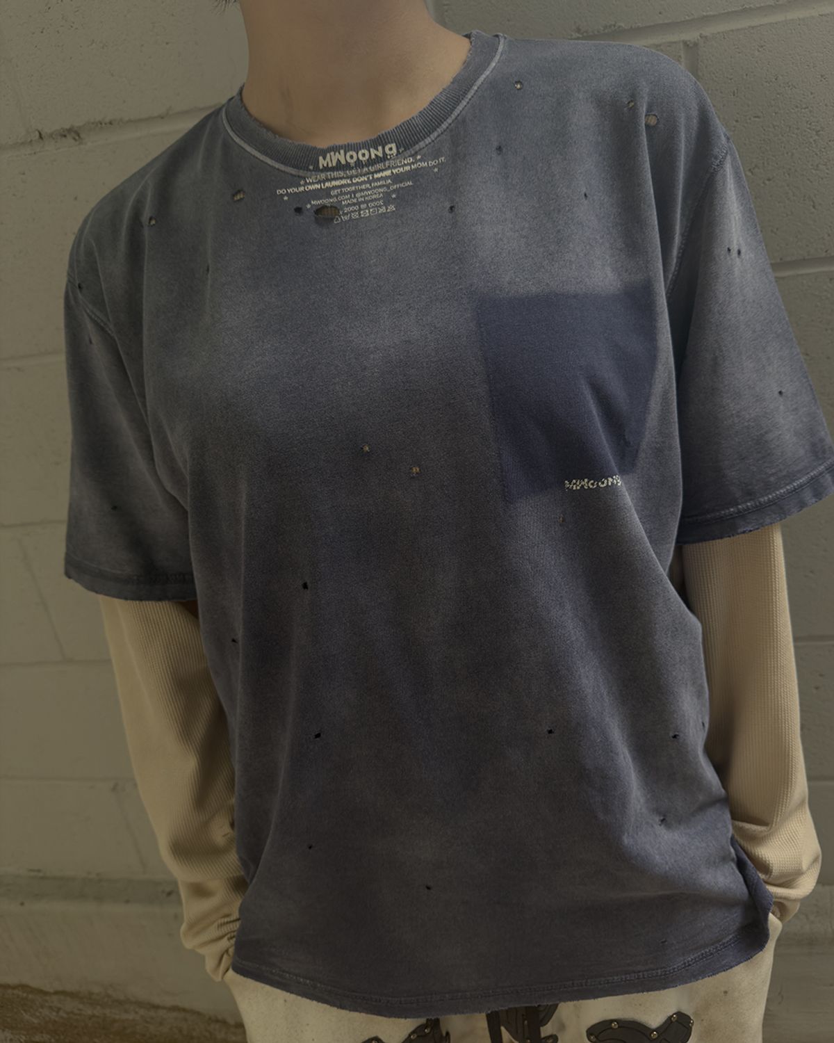뭉(MWOONG) Fade out fake pocket tee navy