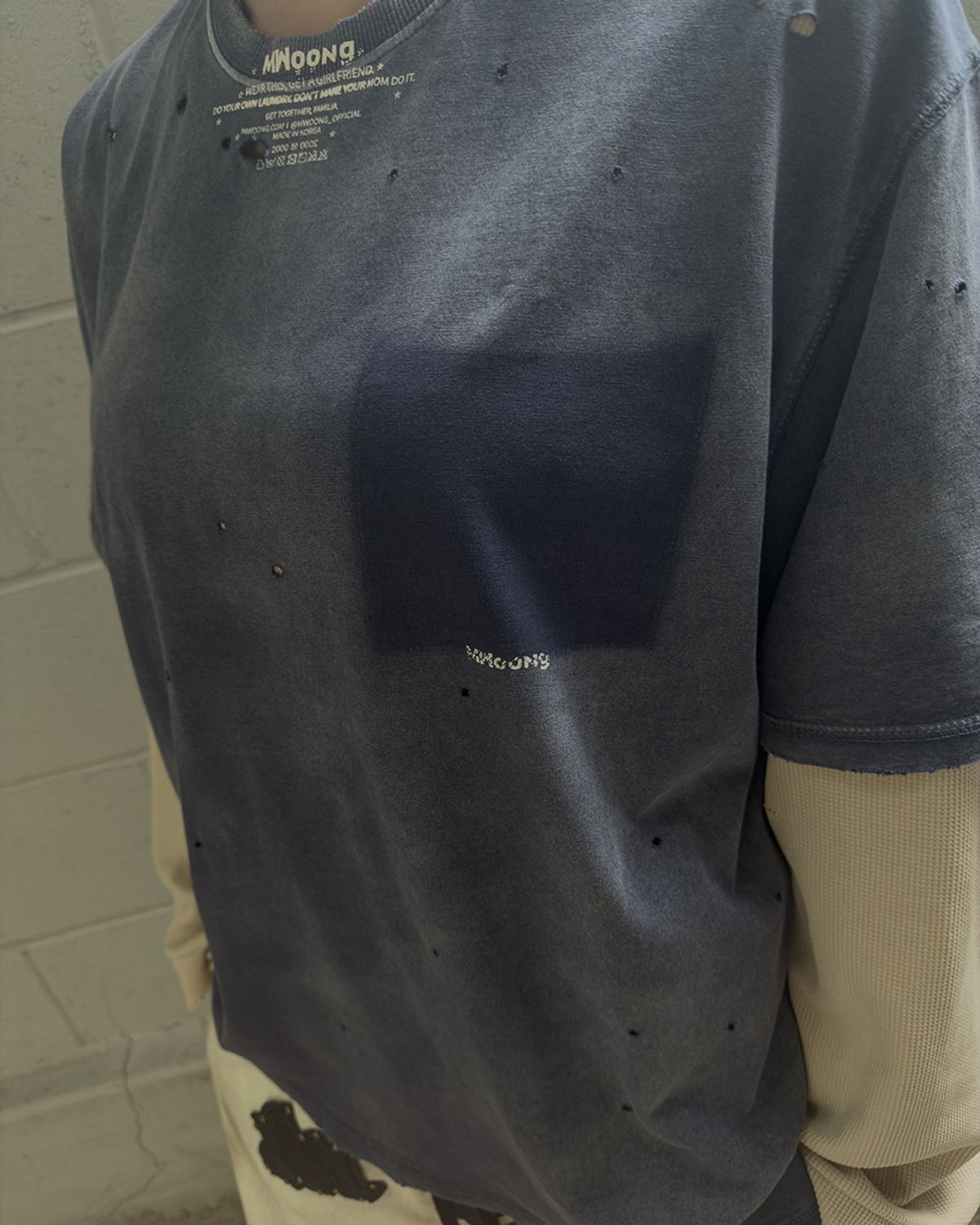 뭉(MWOONG) Fade out fake pocket tee navy