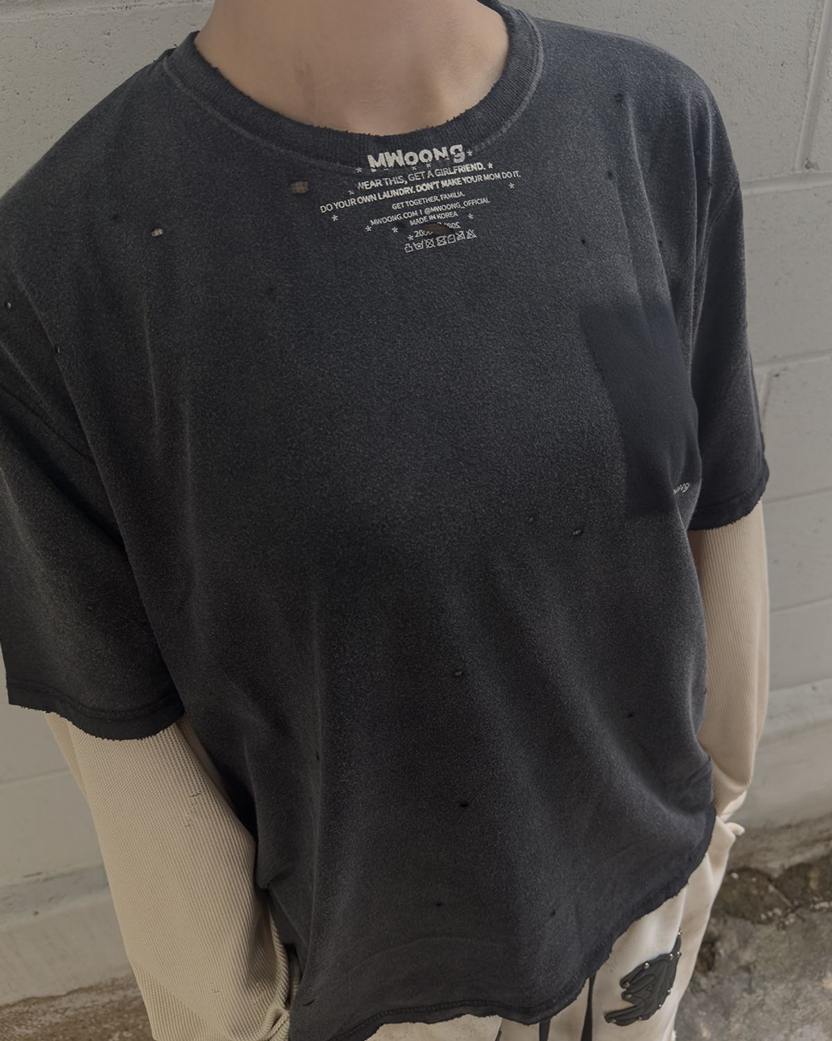 뭉(MWOONG) Fade out fake pocket tee bk