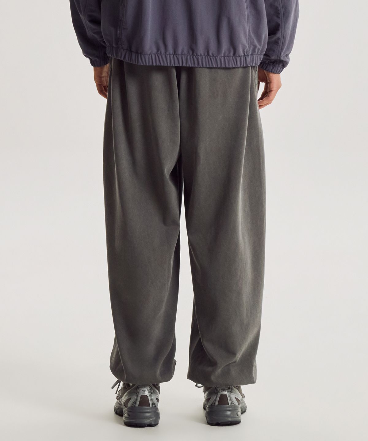 뉴발란스(NEW BALANCE) NBMLG31833 / UNI ESCAPE 다잉 스웻 오버핏 조거 팬츠 (CHARCOAL)