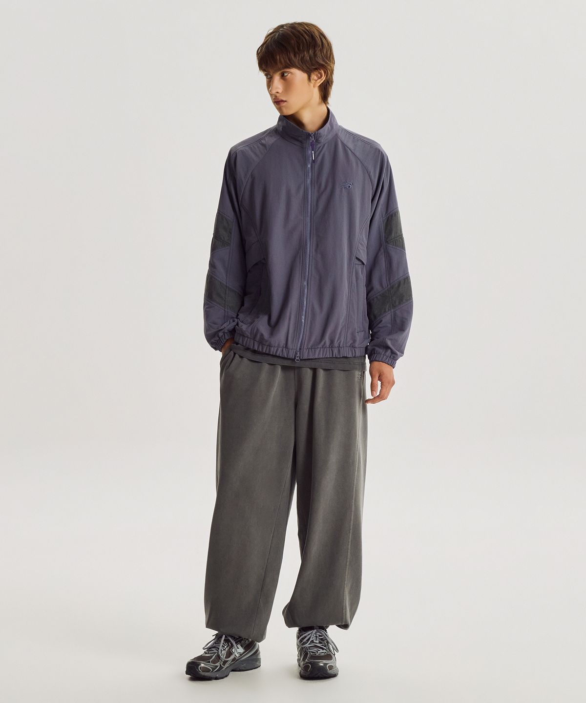 뉴발란스(NEW BALANCE) NBMLG31833 / UNI ESCAPE 다잉 스웻 오버핏 조거 팬츠 (CHARCOAL)