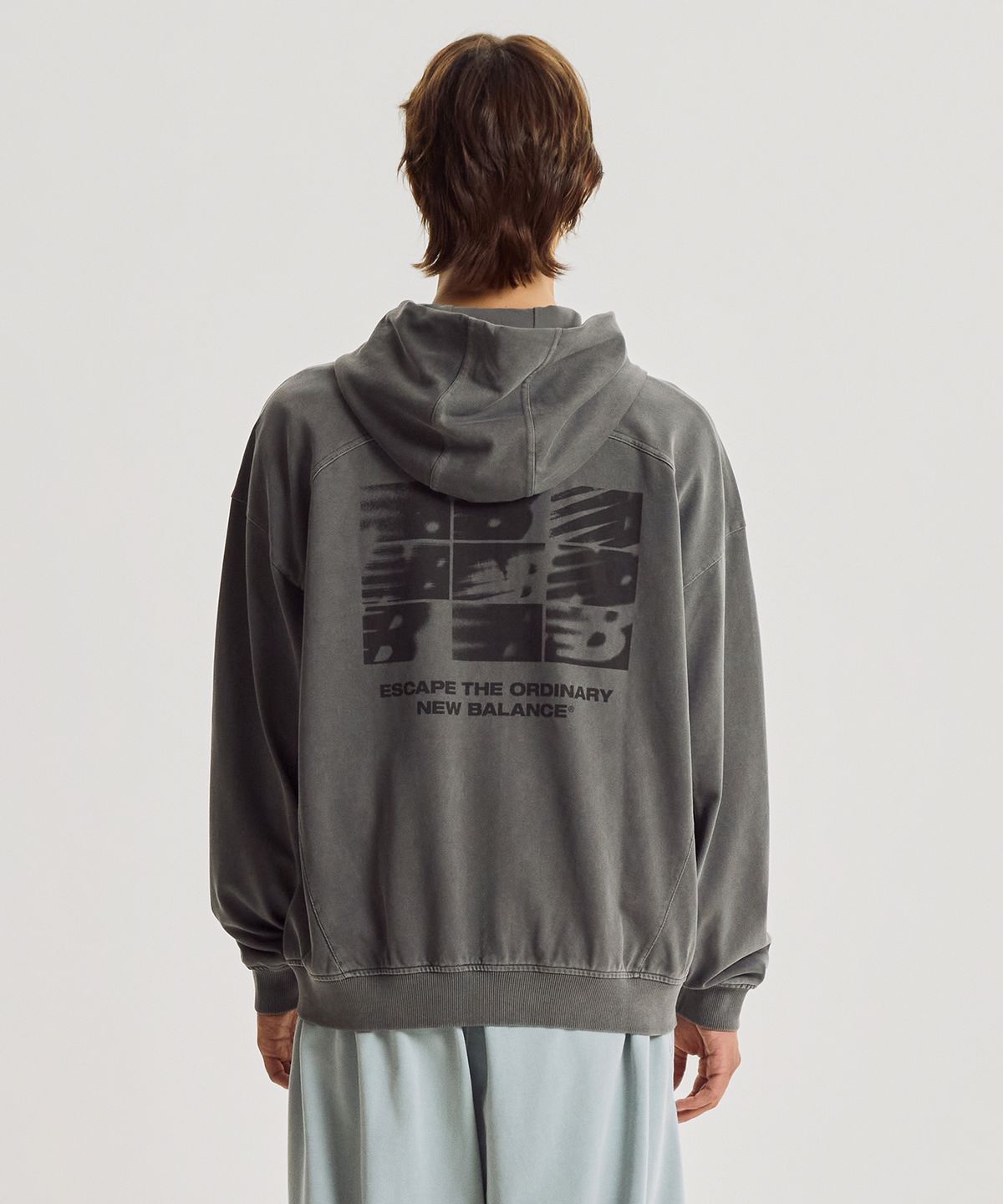 뉴발란스(NEW BALANCE) NBMDG31833 / UNI ESCAPE 다잉 후드집업 (CHARCOAL)