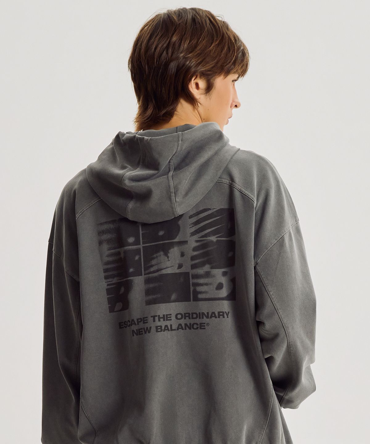 뉴발란스(NEW BALANCE) NBMDG31833 / UNI ESCAPE 다잉 후드집업 (CHARCOAL)