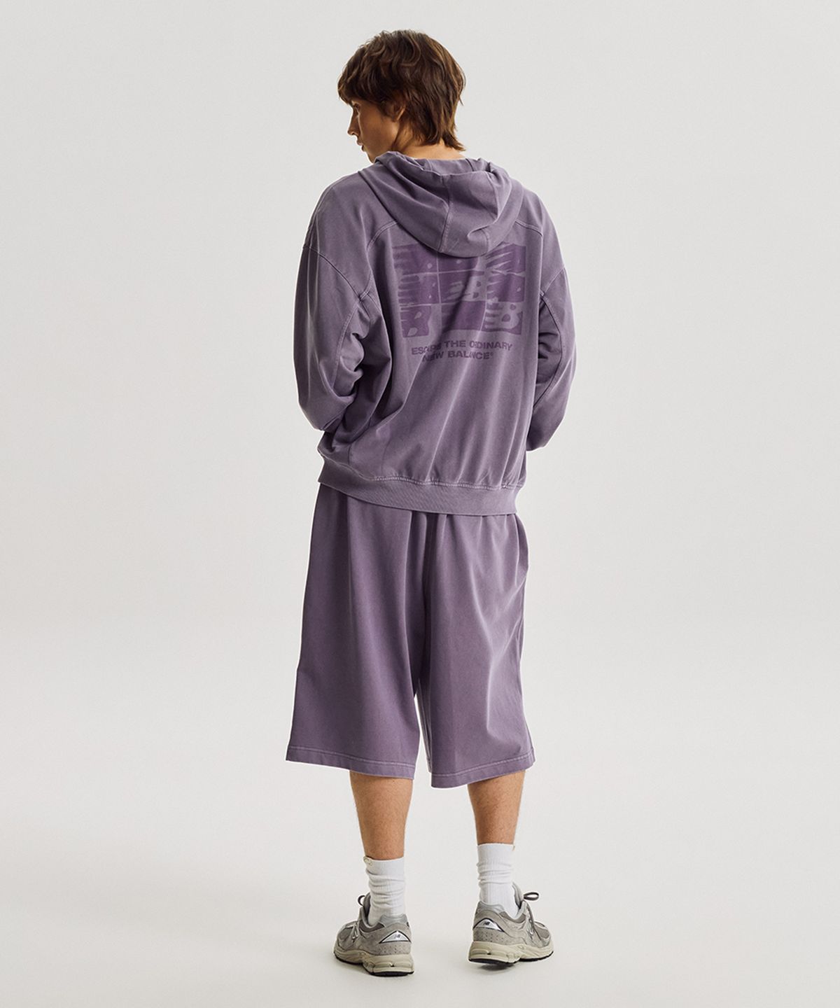 뉴발란스(NEW BALANCE) NBNVG31843 / UNI ESCAPE 8부 다잉 버뮤다 스웻쇼츠 (PURPLE)