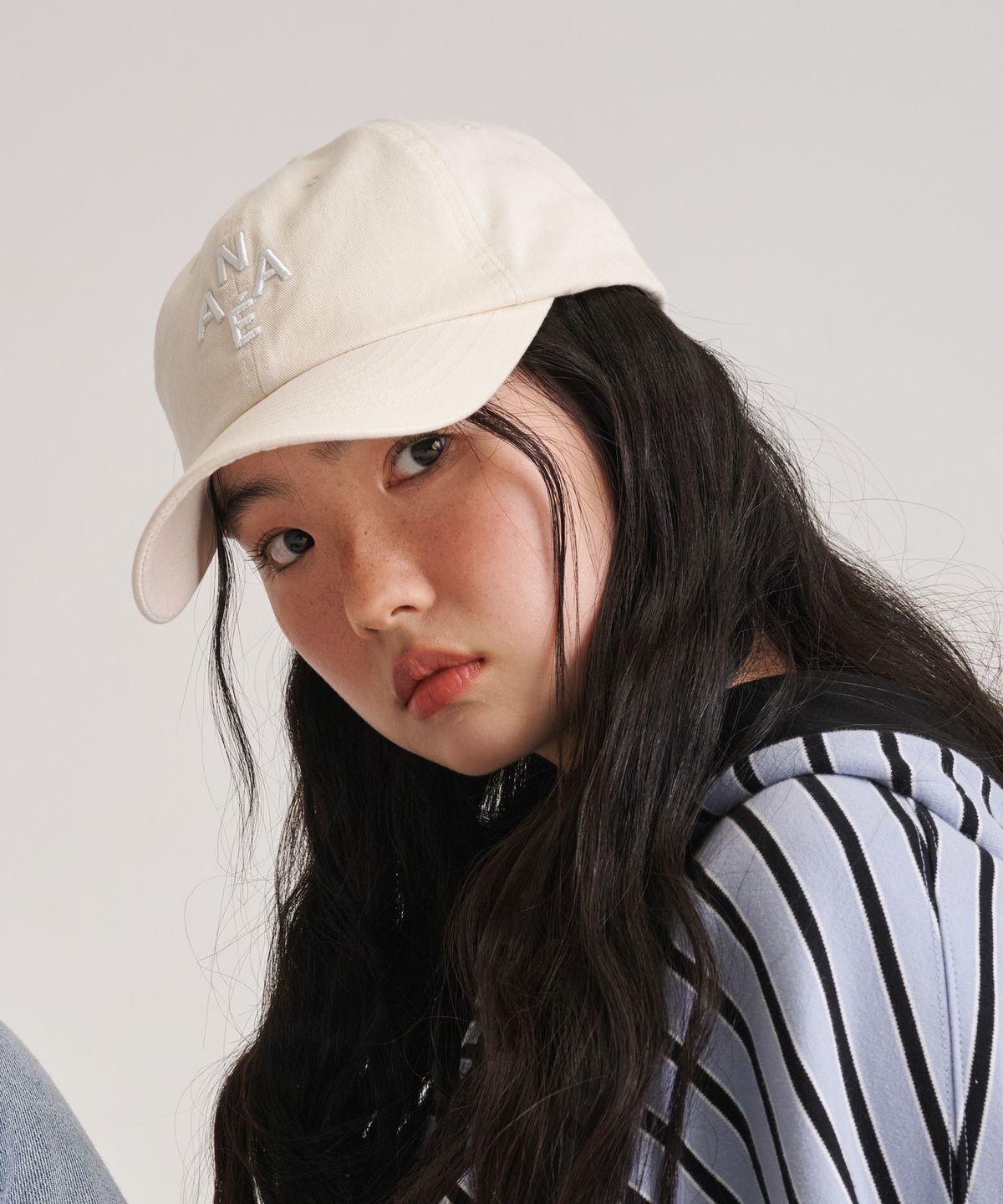 아나에(ANAE) STACK CAP IVORY