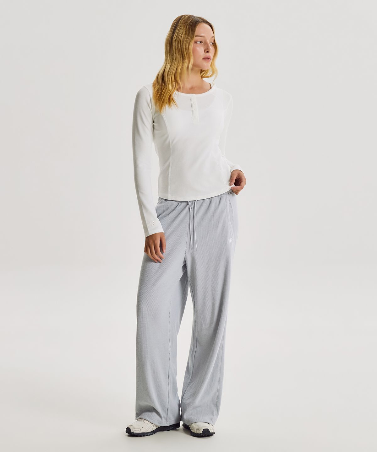 뉴발란스(NEW BALANCE) NBNDG3W812 / WOMEN AIRY 와플 후드 긴팔티 (CREAM)