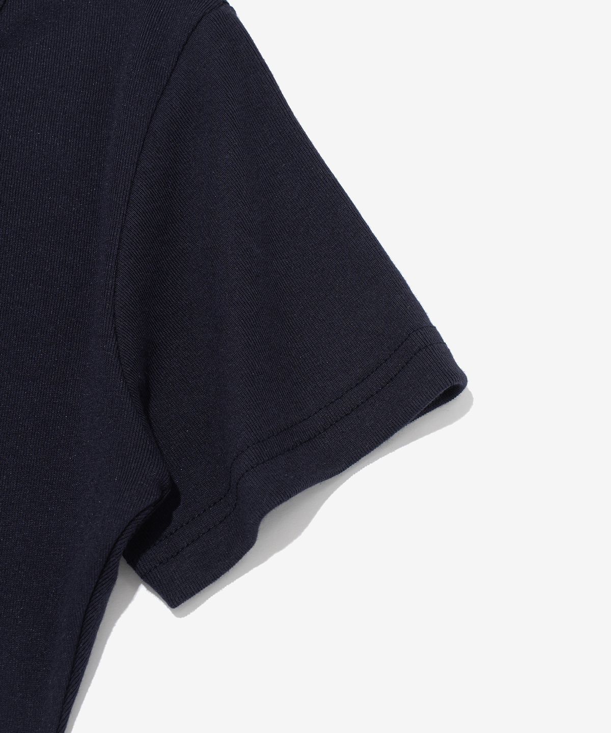 서울어패럴(SEOUL APPAREL) 스몰 버터플라이 로고 슬림 브이넥 반팔티셔츠 (네이비)