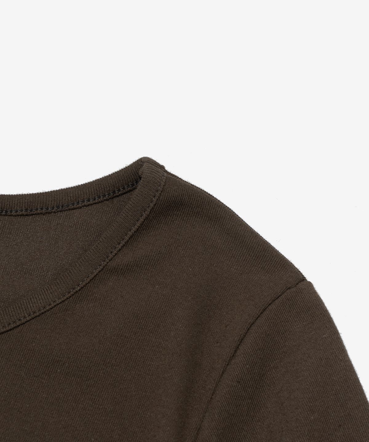 서울어패럴(SEOUL APPAREL) 스몰 버터플라이 로고 슬림 브이넥 반팔티셔츠 (카키)