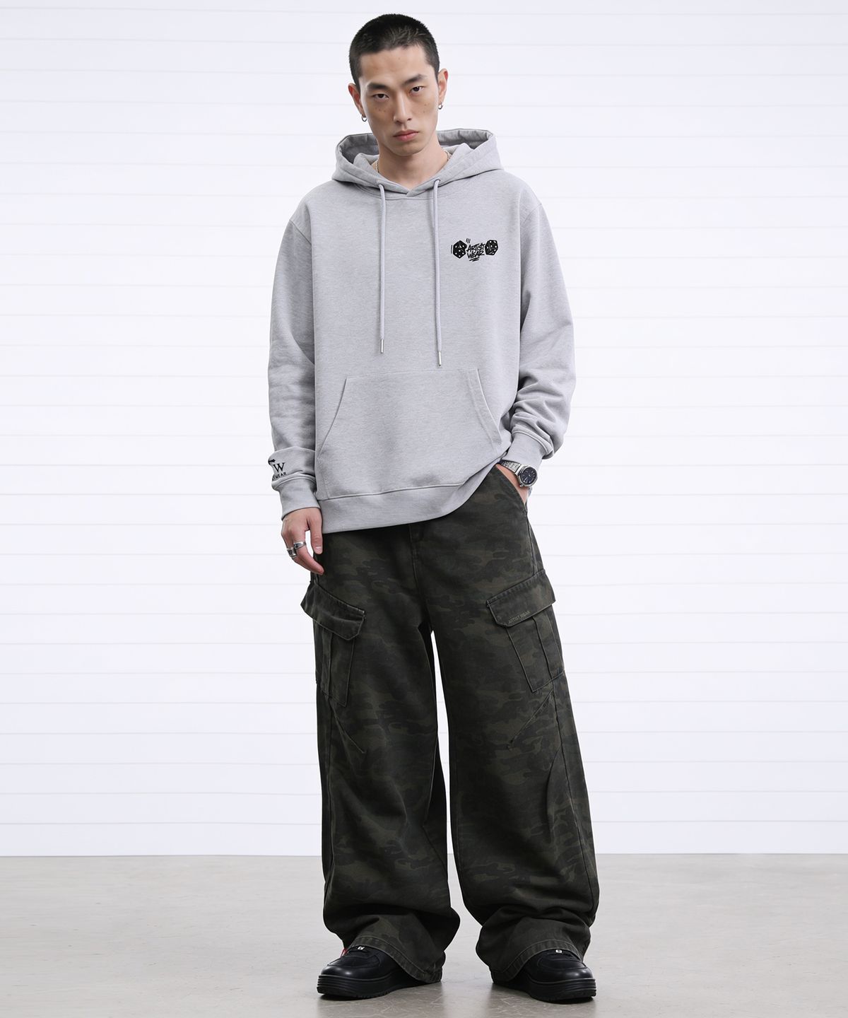 아티스트웨어(ARTISTWEAR) 럭아웃 후드티 - 2COLOR