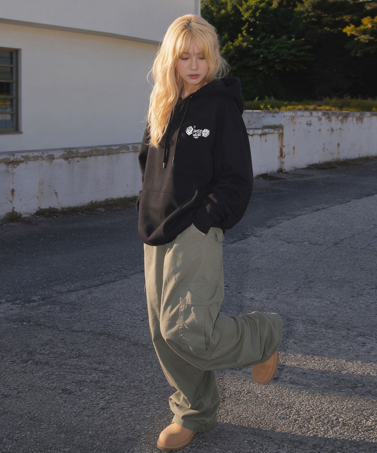 아티스트웨어(ARTISTWEAR) 럭아웃 후드티 - 2COLOR