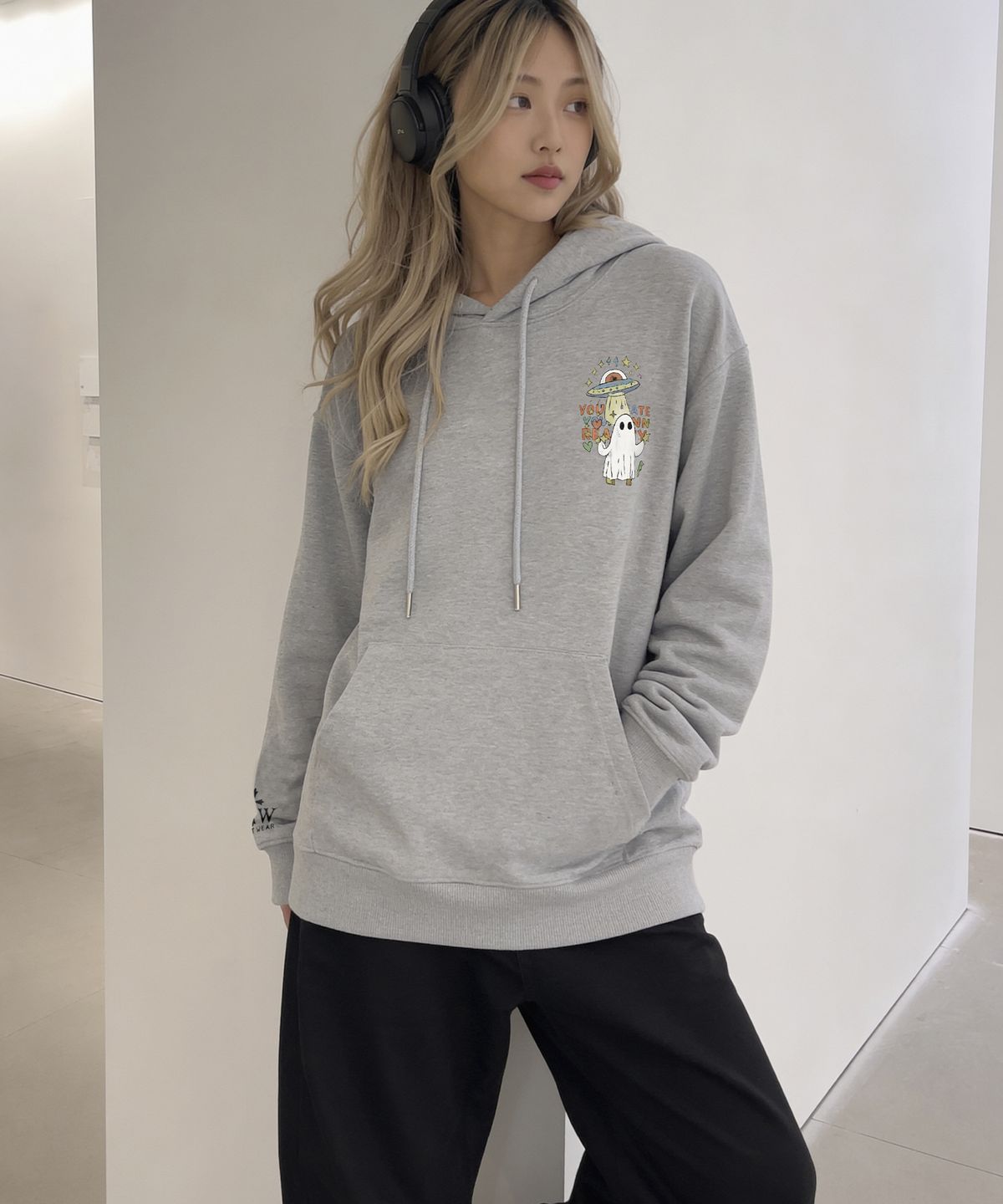 아티스트웨어(ARTISTWEAR) 고스트 유니버스 후드티 - 2COLOR