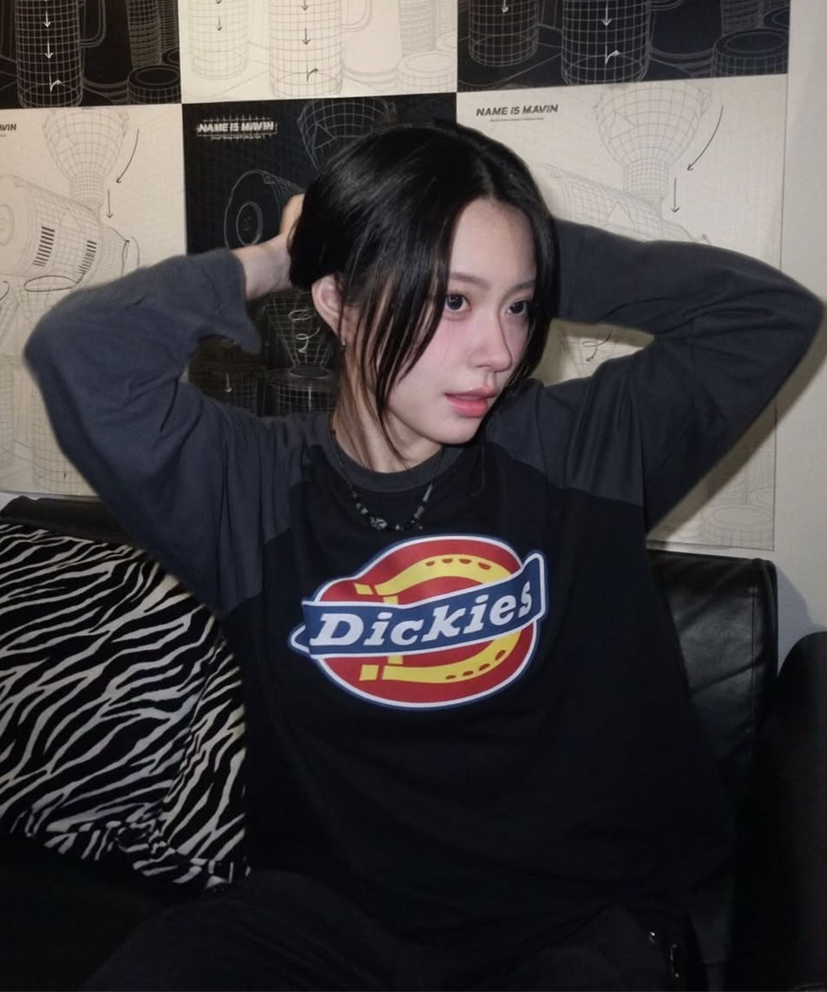 디키즈(DICKIES) 트리로고 래글런 롱슬리브 Charcoal