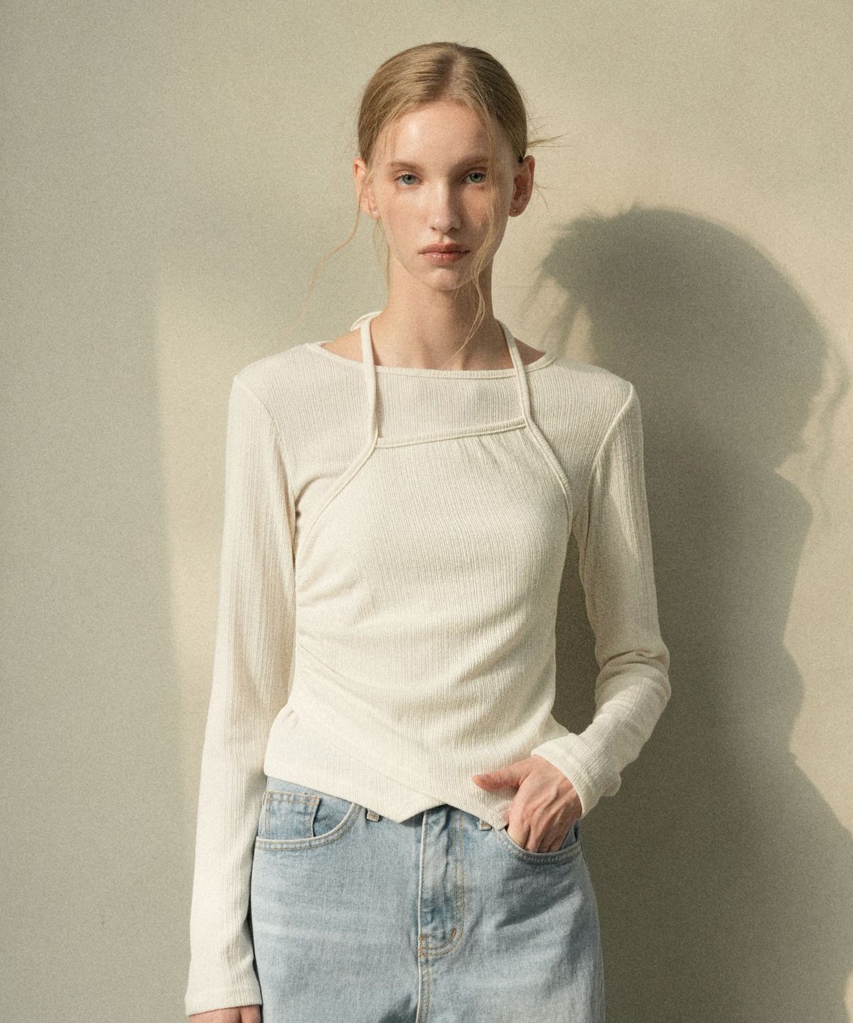 블레티(VLETI) Layered Halter Strap Slim T-Shirt (cream)