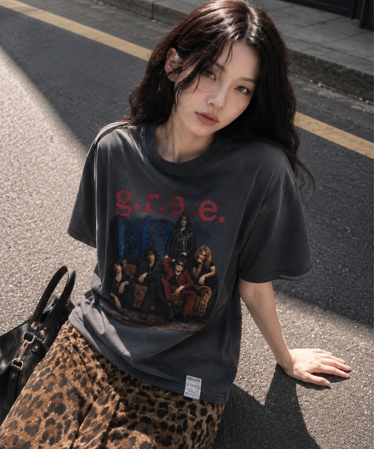 그레이버 오디너리(GRAVER ORDINARY) [ODNR UNISEX]5 Guys 반팔 티셔츠_CHARCOAL