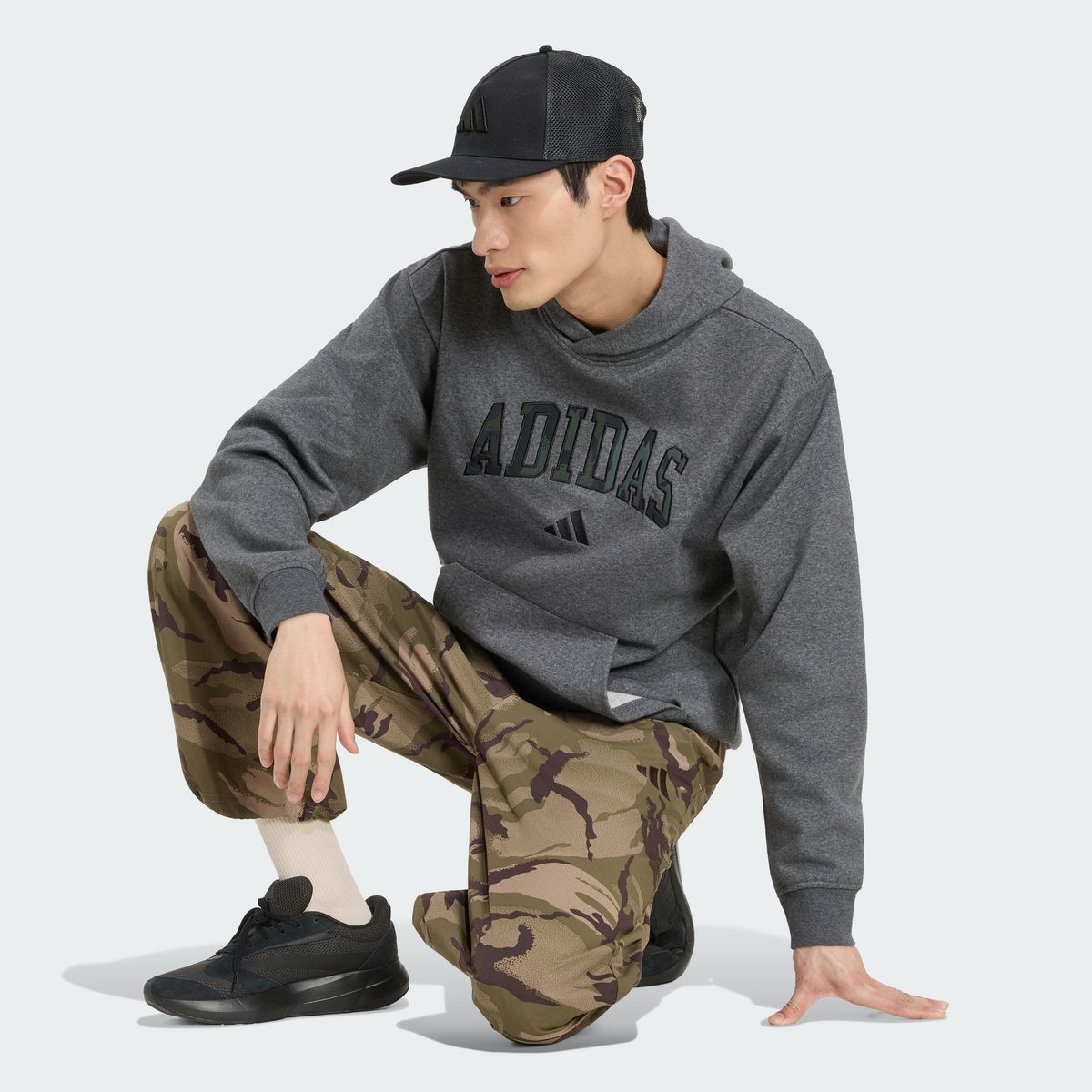 아디다스(ADIDAS) 시즈널 에센셜 카모 우븐 파라슈트 팬츠 KX9336