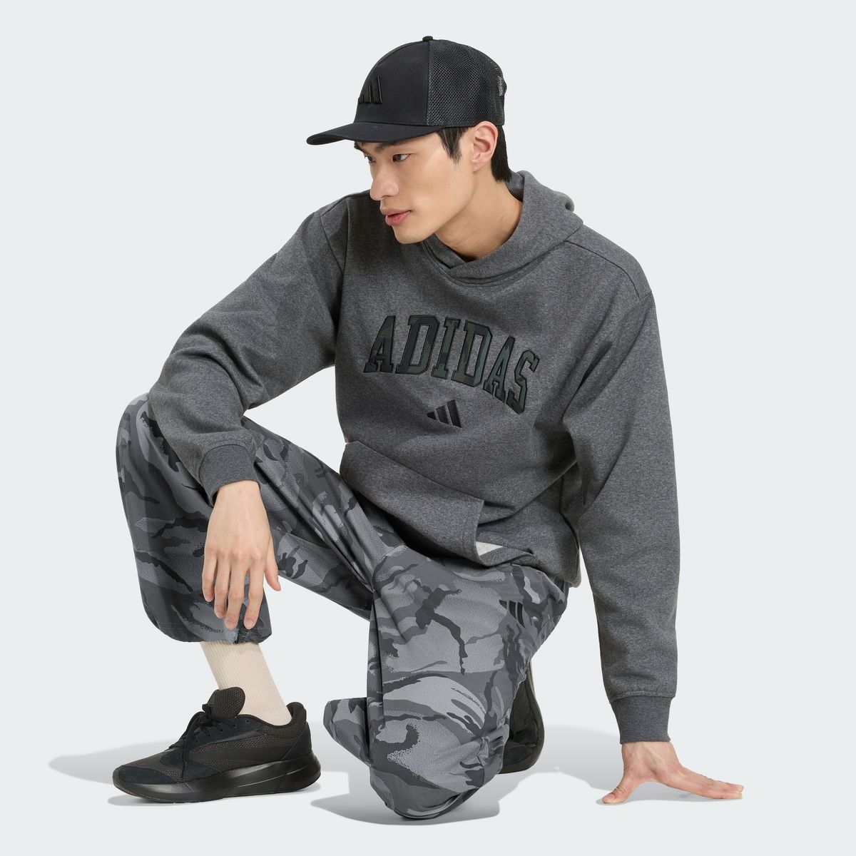 아디다스(ADIDAS) 시즈널 에센셜 카모 우븐 파라슈트 팬츠 KX9336
