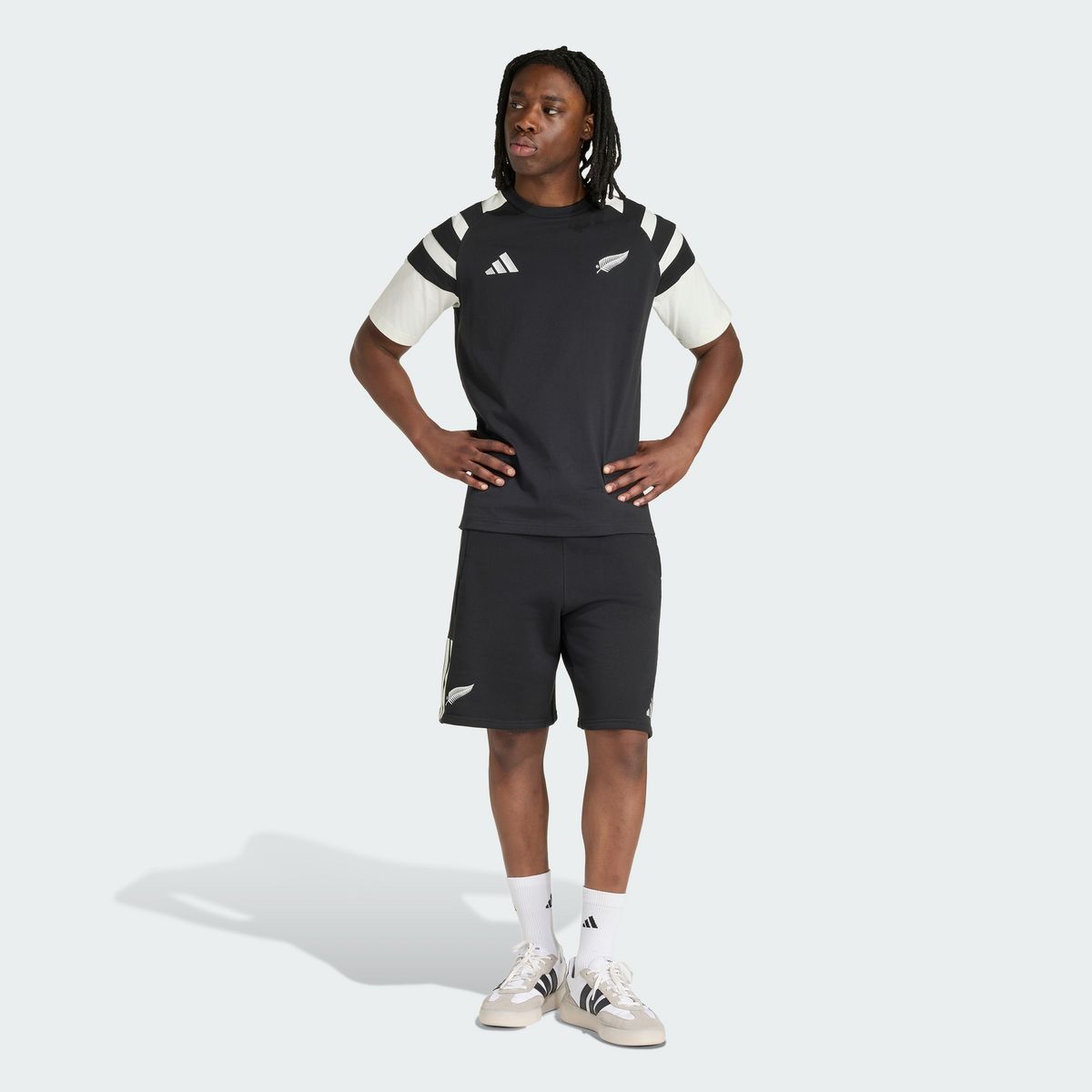 아디다스(ADIDAS) 올블랙스 레저웨어 티셔츠 남성용 KQ8178