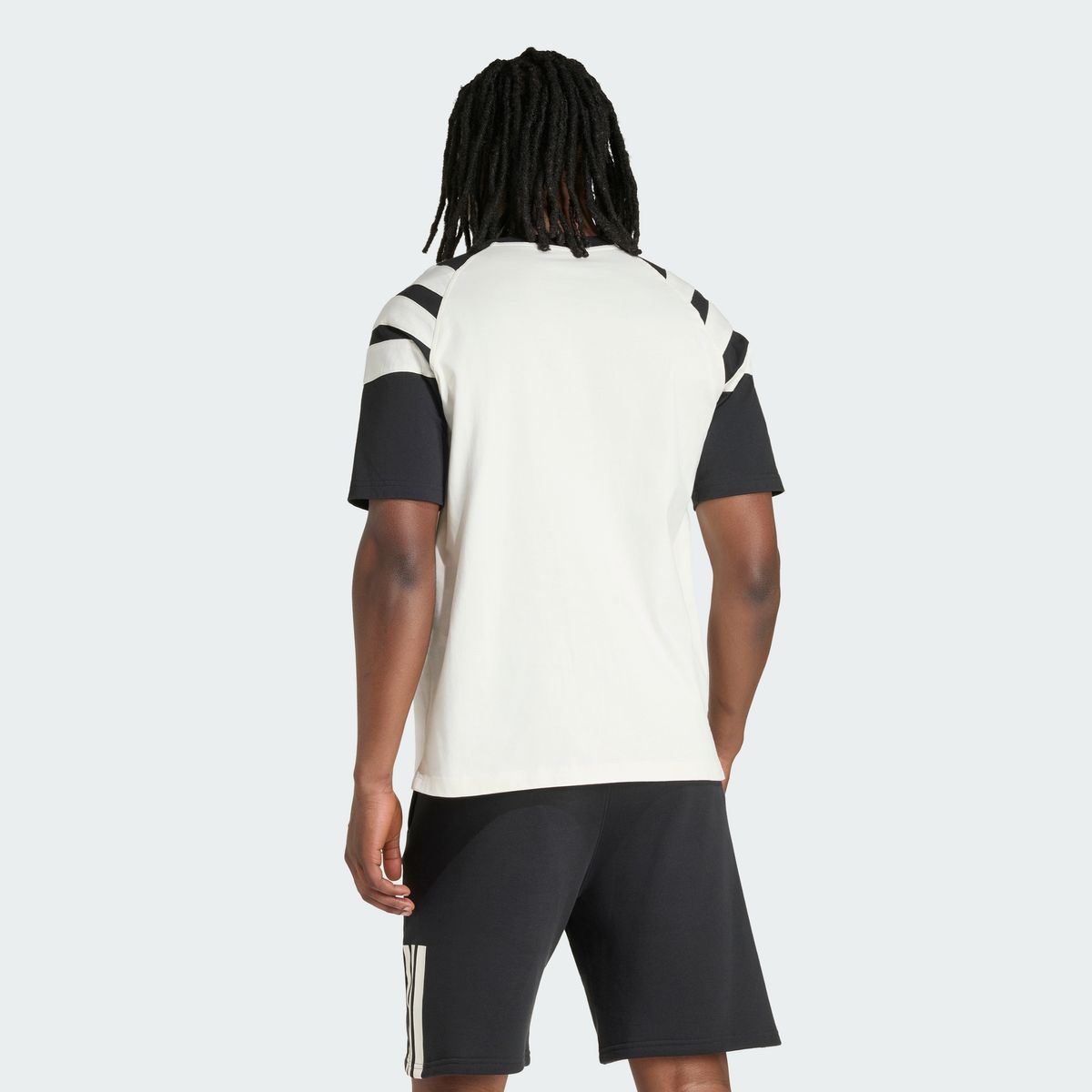 아디다스(ADIDAS) 올블랙스 레저웨어 티셔츠 남성 KQ8179