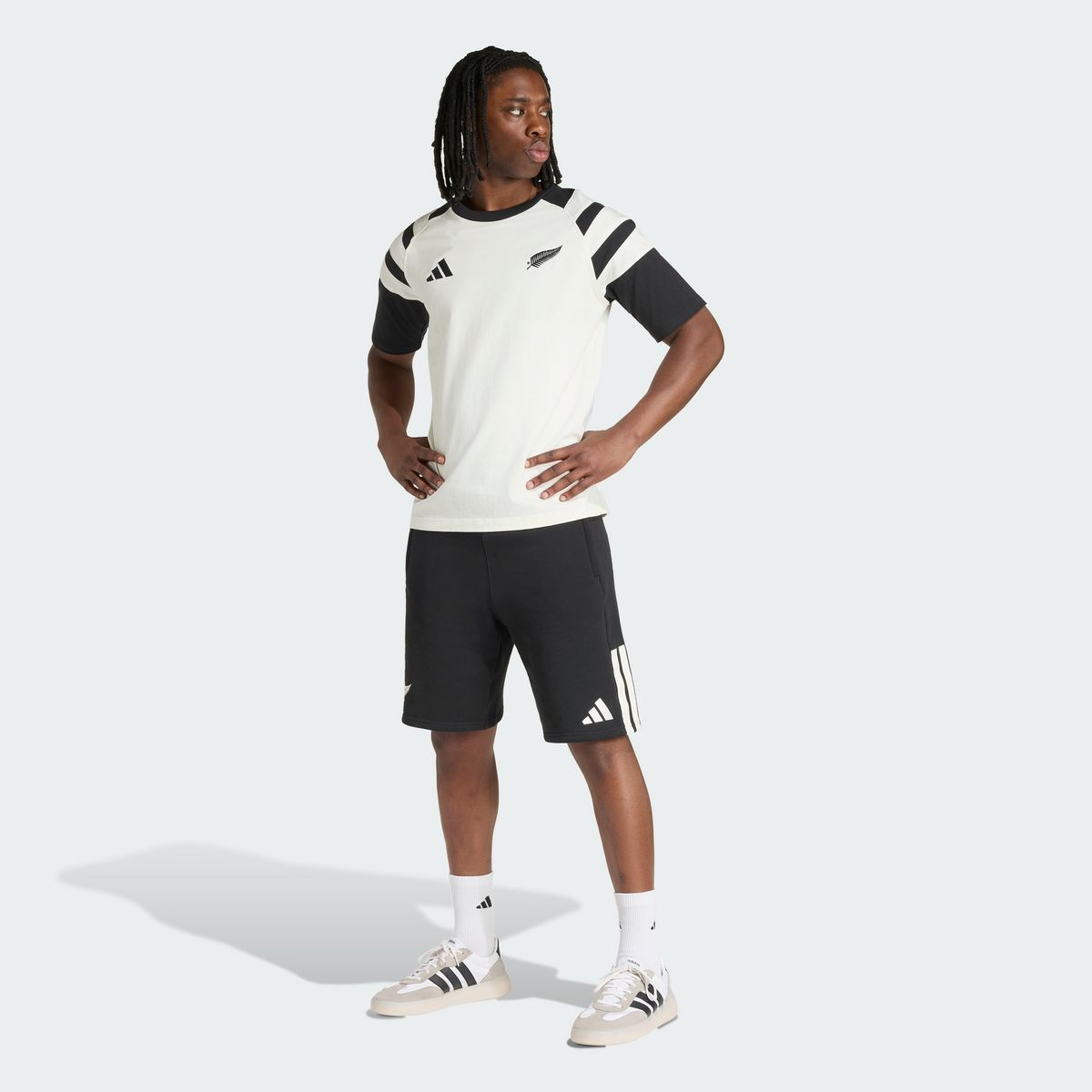 아디다스(ADIDAS) 올블랙스 레저웨어 티셔츠 남성 KQ8179