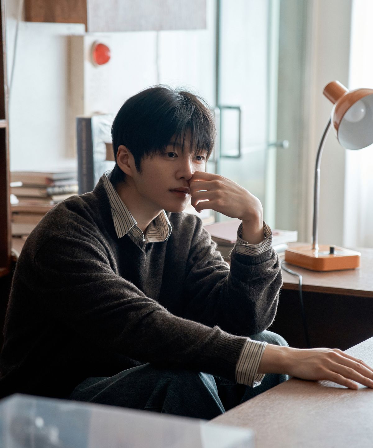 와르(WAAR) M2604 브러쉬드 브이넥 니트_브라운