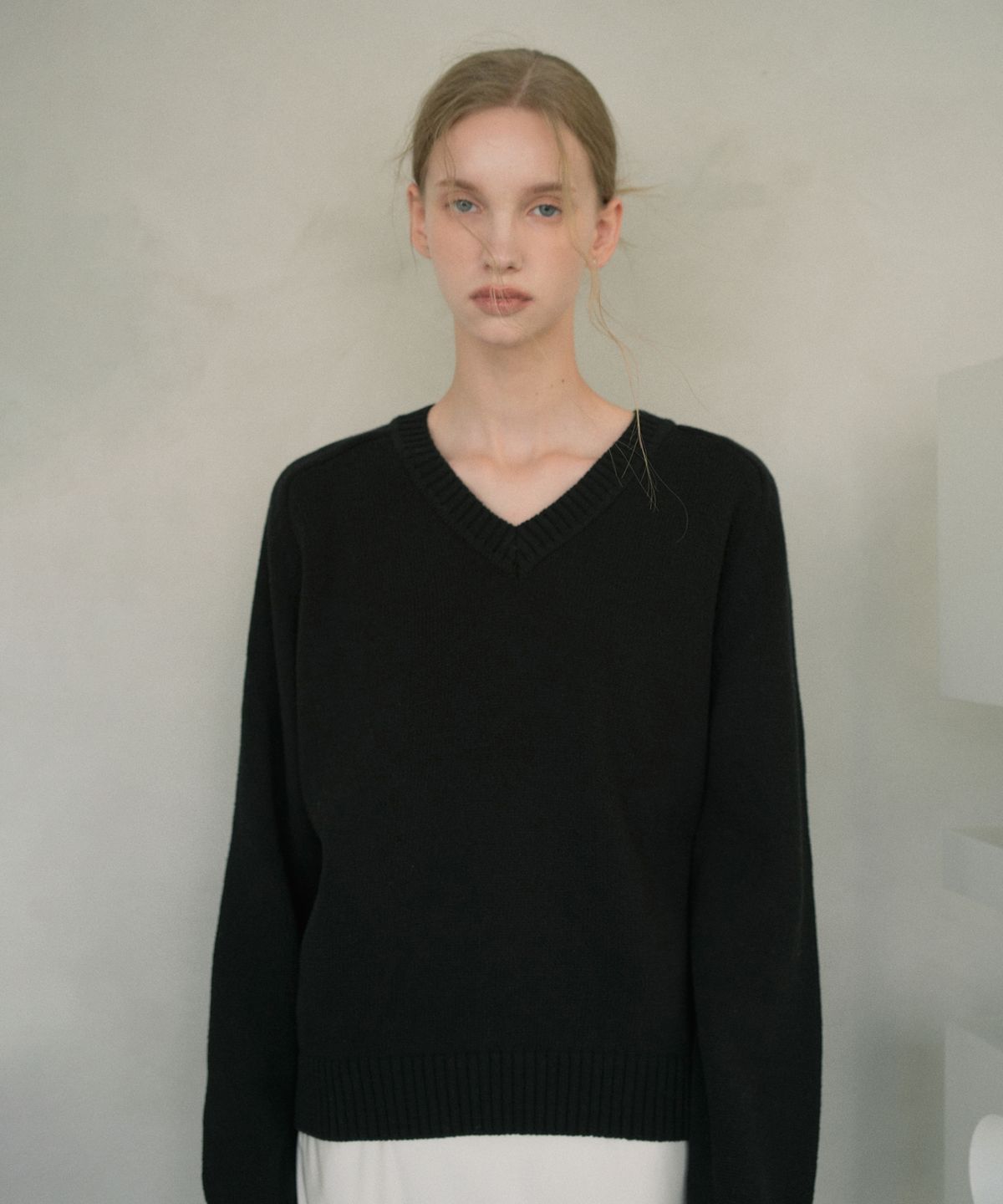 블레티(VLETI) Cotton 100% V-neck Knit (black)