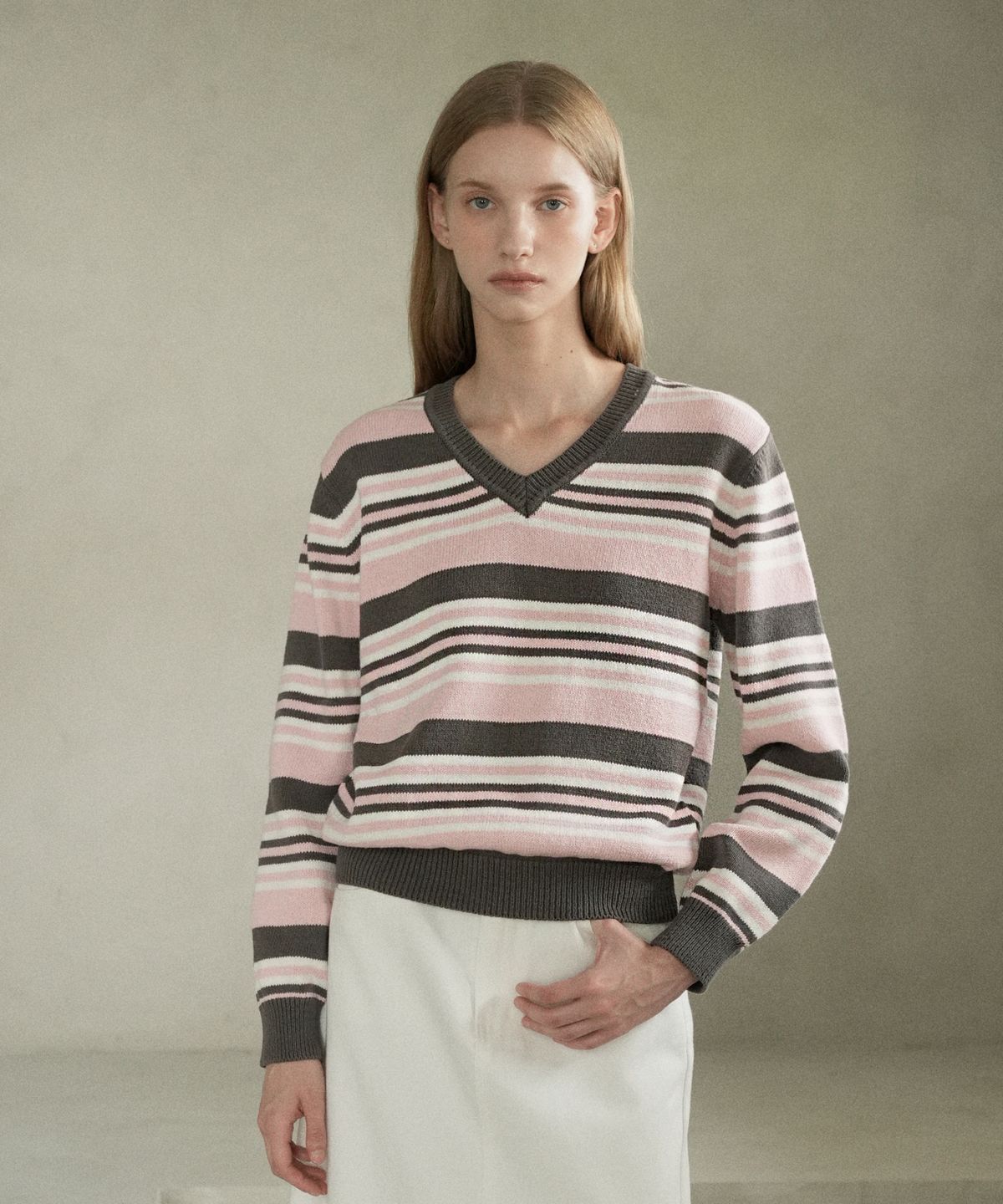 블레티(VLETI) Cotton V-neck Striped Knit (charcoal)