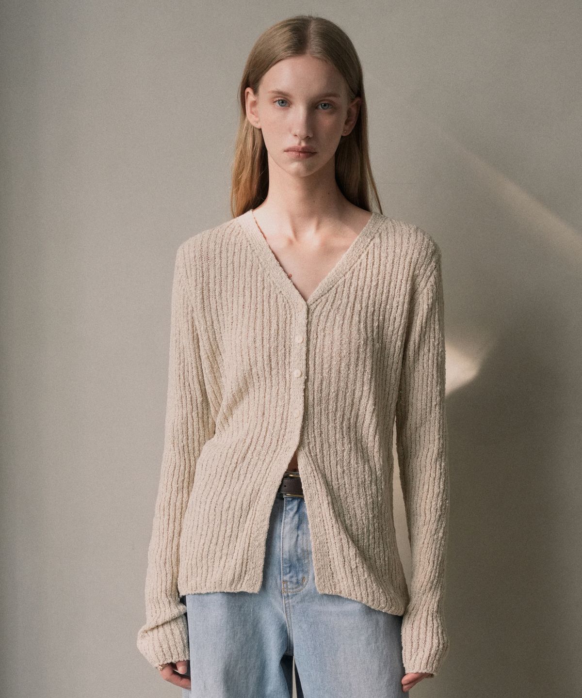 블레티(VLETI) V-neck Ribbed Slim Knit Cardigan (light beige)