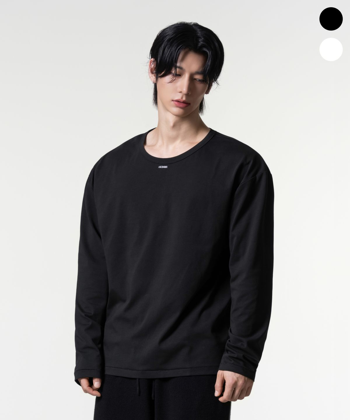어센더(ASCENDER) 심플로고 U넥 레귤러핏 롱슬리브 2color